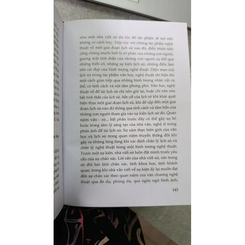 SÁNG TẠO VĂN HỌC NGHỆ THUẬT VỀ ĐỀ TÀI LỊCH SỬ 726069