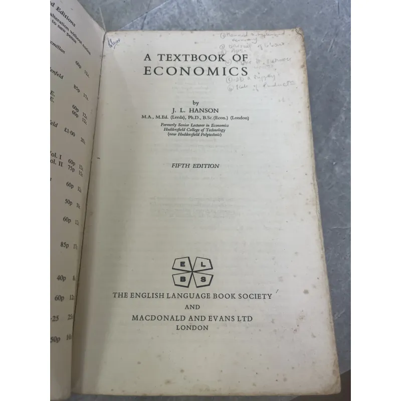 A TEXTBOOK OF ECONOMICS - J.L.HANSON 787456