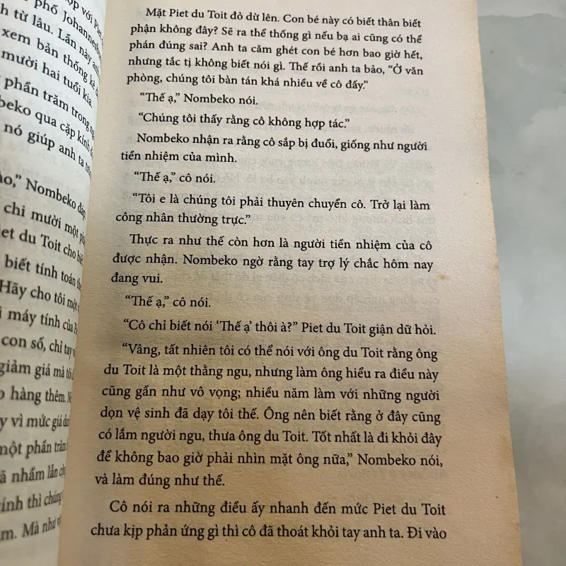 CÔ GÁI MÙ CHỮ PHÁ BOM NGUYÊN TỬ - JONAS JONASSON ( PHẠM HẢI ANH ) 1036191