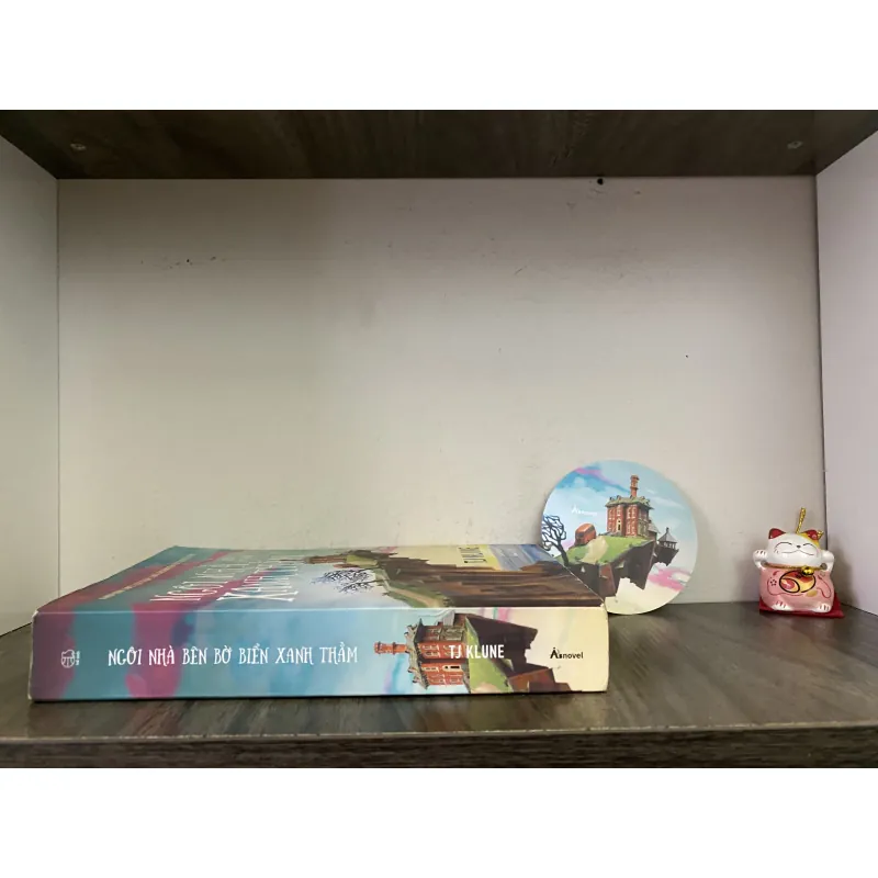 Ngôi nhà bên bờ biển xanh thẳm - 	 T J Klune 1003138