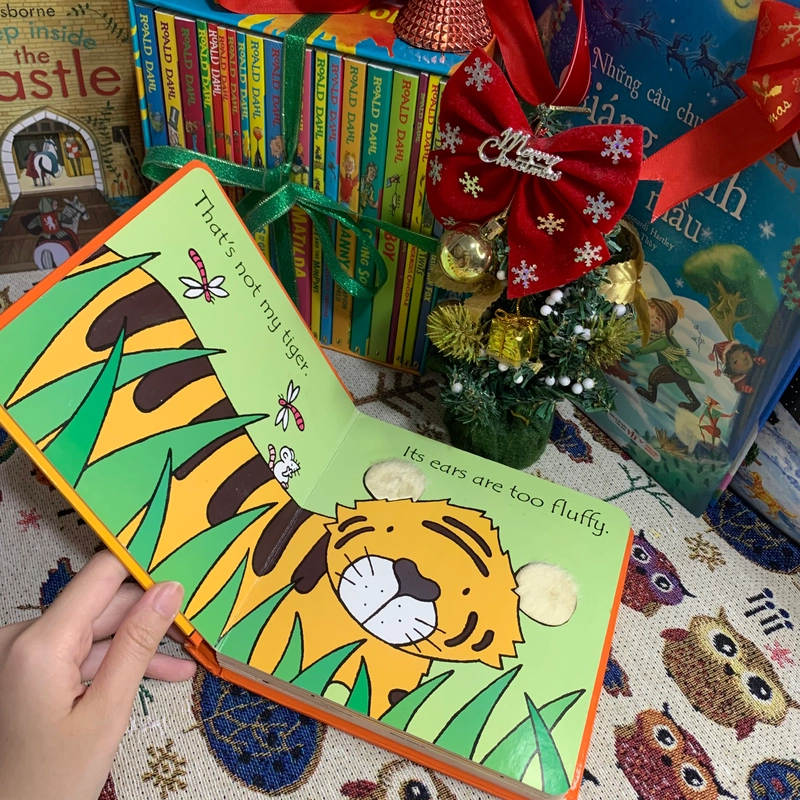 Sách ngoại văn That's Not My Tiger, Board Book, Used, sờn gáy 359712