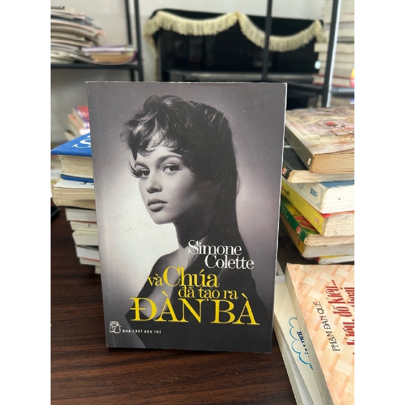 Và Chúa đã tạo ra đàn bà- Simone Colette 928831