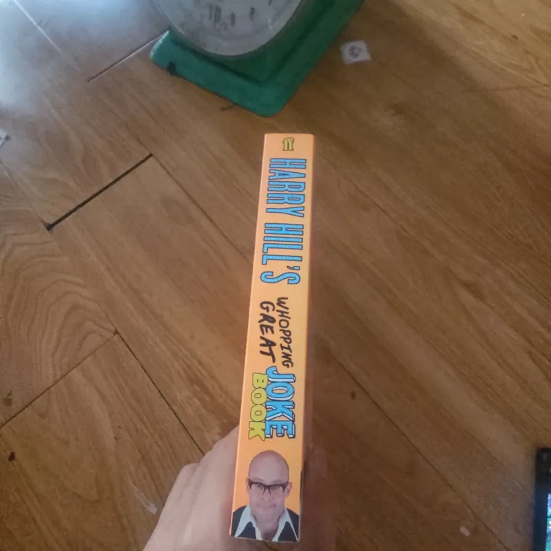 Harry Hill's Whopping Great Joke Book Giá 20k  604084