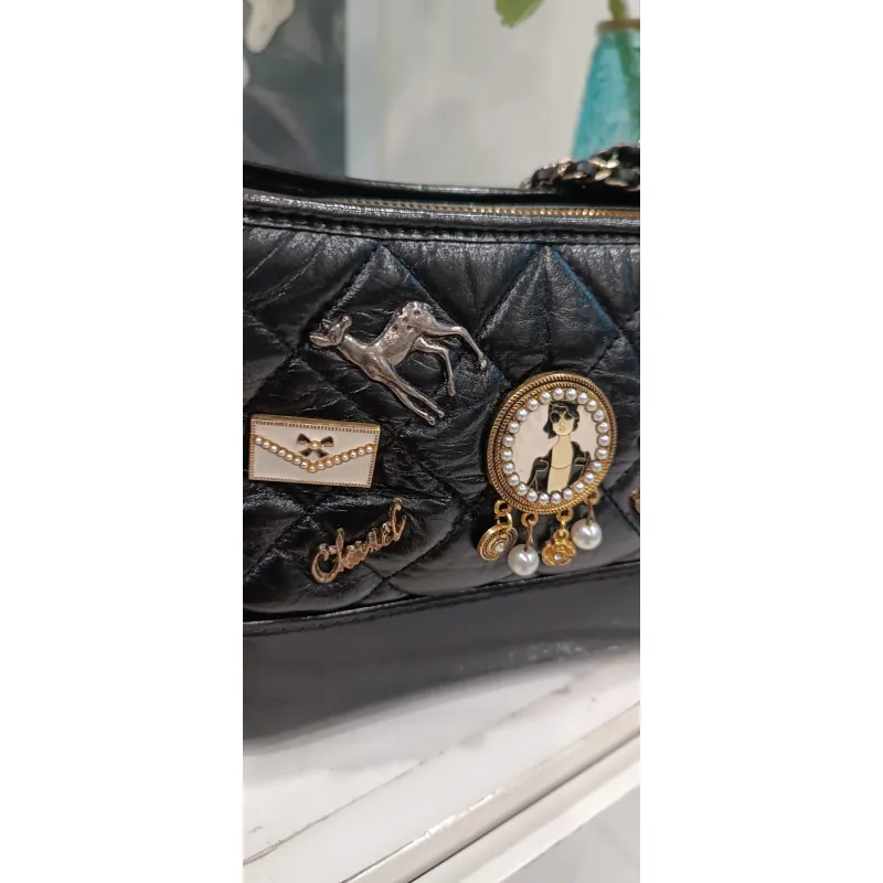 Thanh lý túi Chanel Gabrielle đính charms, túi chuẩn chỉnh hiếm.  1042801