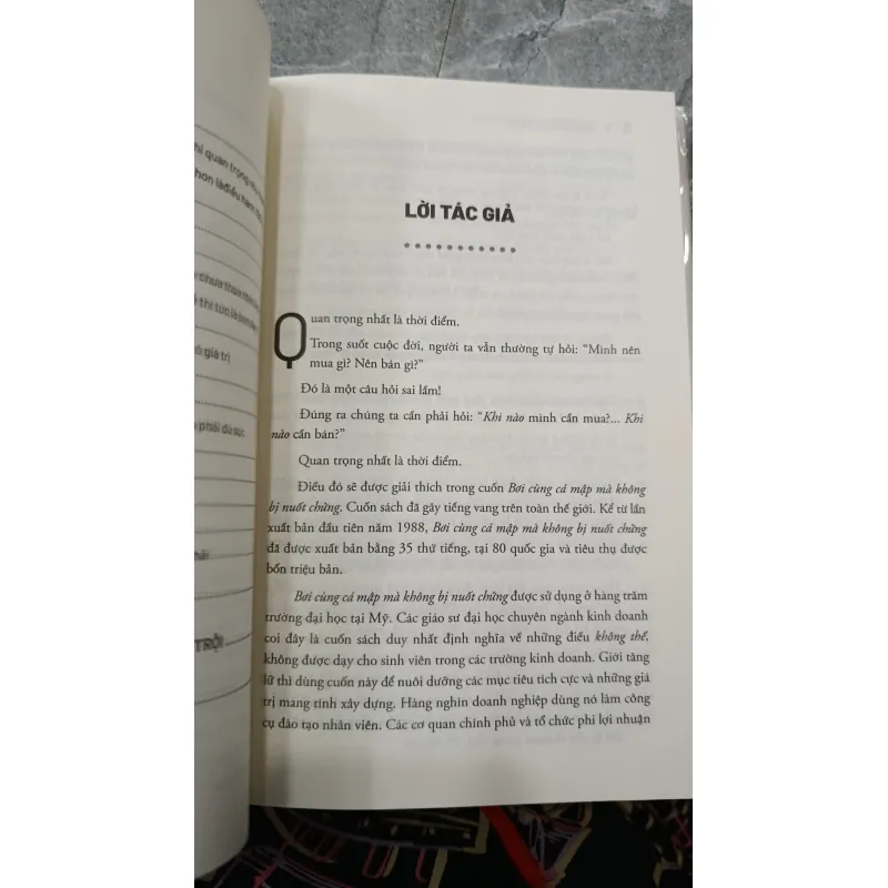 BƠI CÙNG CÁ MẬP MÀ KHÔNG BỊ NUỐT CHỬNG - TRẦN THỊ MINH KHUÊ 738927