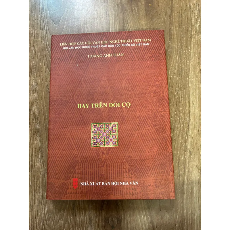 Bay Trên Đồi Cỏ - Hoàng Anh Tuấn 762497