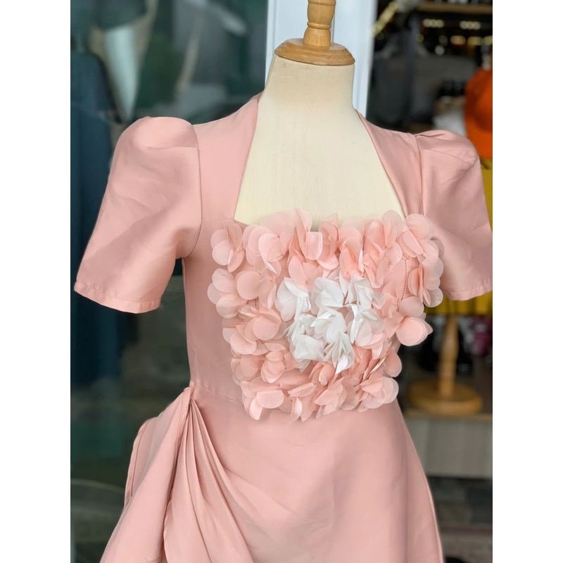 Chiếc váy hồng pastel đính hoa 3D xinh xắn  503159