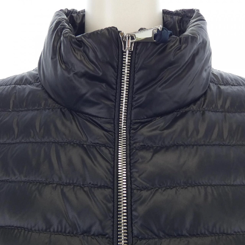 Áo khoác lông vũ MONCLER 638449