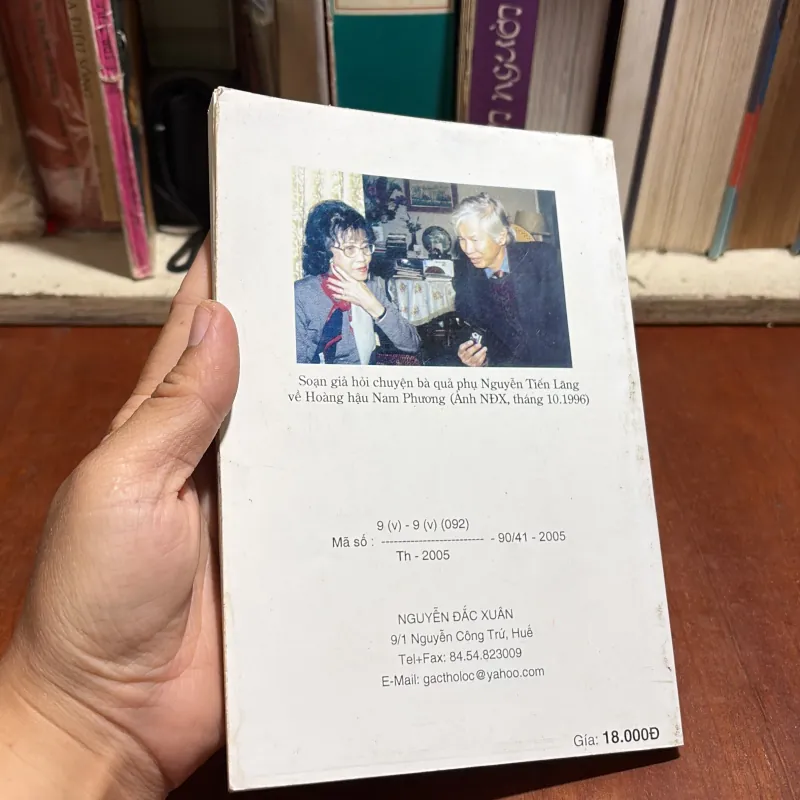 II Sách Lịch Sử: Chuyện Nội Cung Cựu Hoàng Bảo Đại - Nguyễn Đắc Xuân - 2005 995101