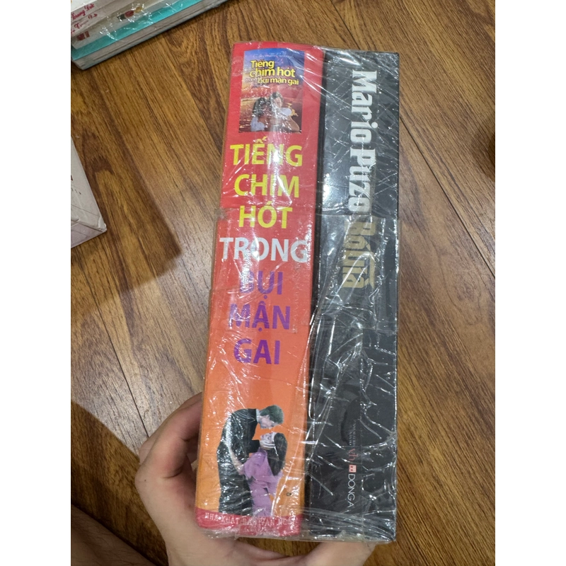 Tiếng chim hót trong bụi mận gai (mới 100%) 552395