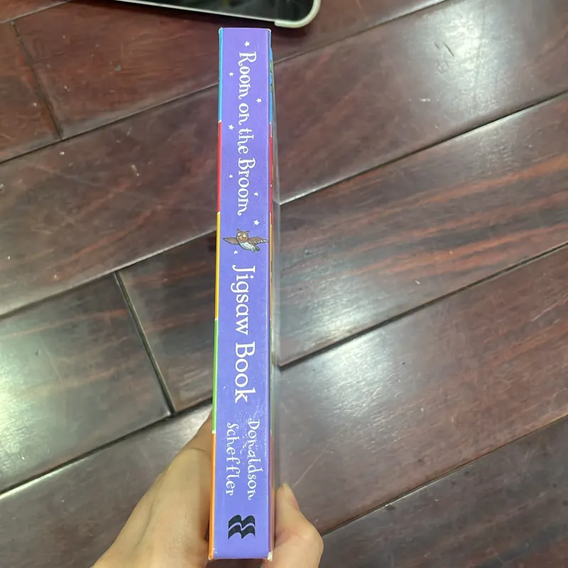 NGOẠI VĂN - sách tiếng anh trẻ em : Room on the Broom - Jigsaw Book - Julia Donaldson 1028090