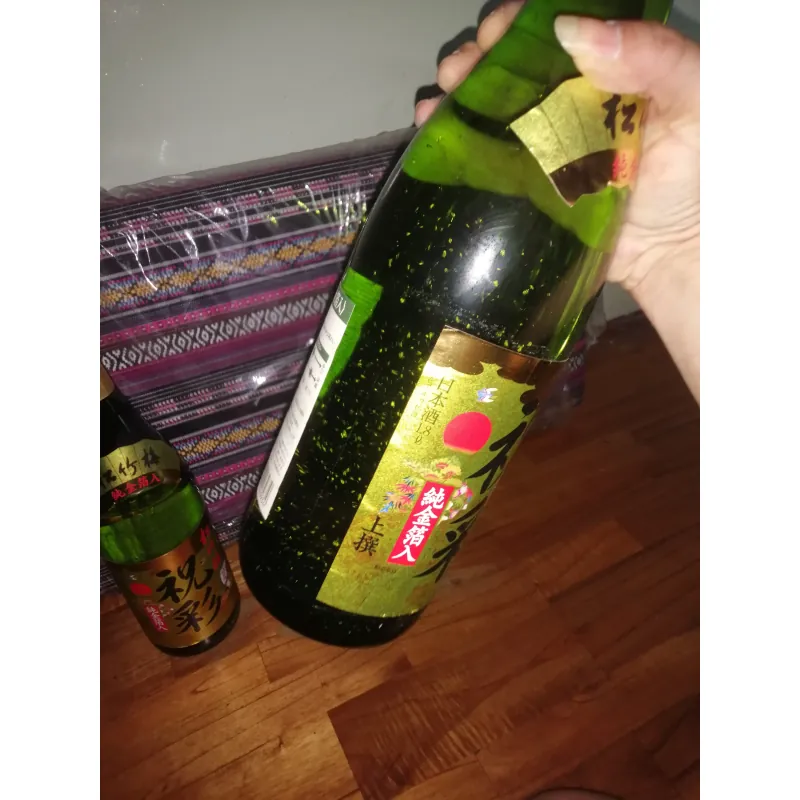 Rượu sake Nhật Bản chai 1800ml vảy vàng 996294