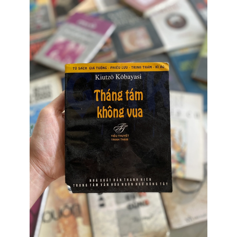 Tháng Tám Không Vua 315443