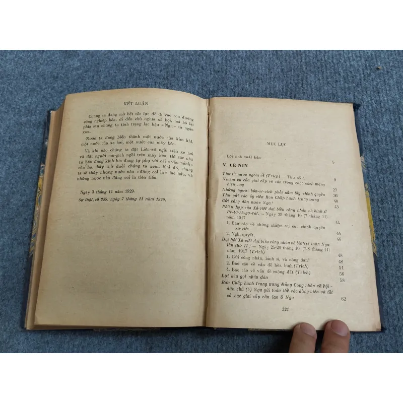 VỀ CUỘC CÁCH MẠNG XÃ HỘI CHỦ NGHĨA THÁNG MƯỜI VĨ ĐẠI 688753