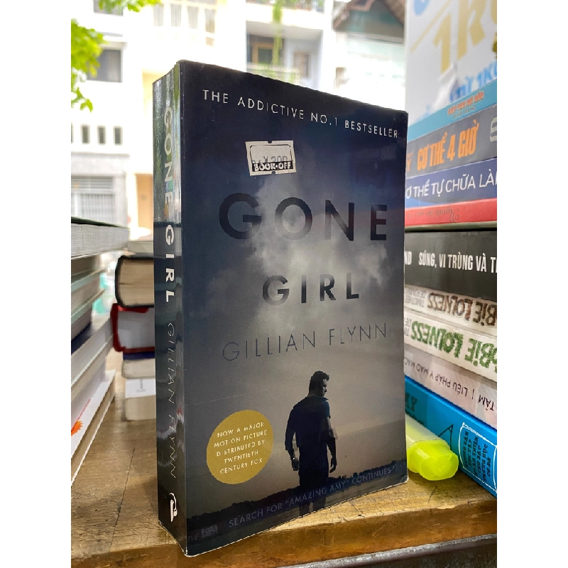 GONE GIRL - THE ADDICTIVE NO.1 BESTSELLER THAT EVERYONE IS TALKING ABOUT - GILLIAN FLYNN 120808