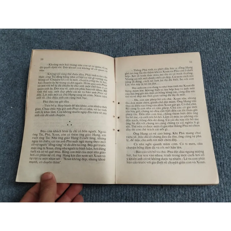 NHỮNG NGƯỜI Ở KHÁC CUNG ĐƯỜNG - HOÀNG MINH TƯỜNG 701887