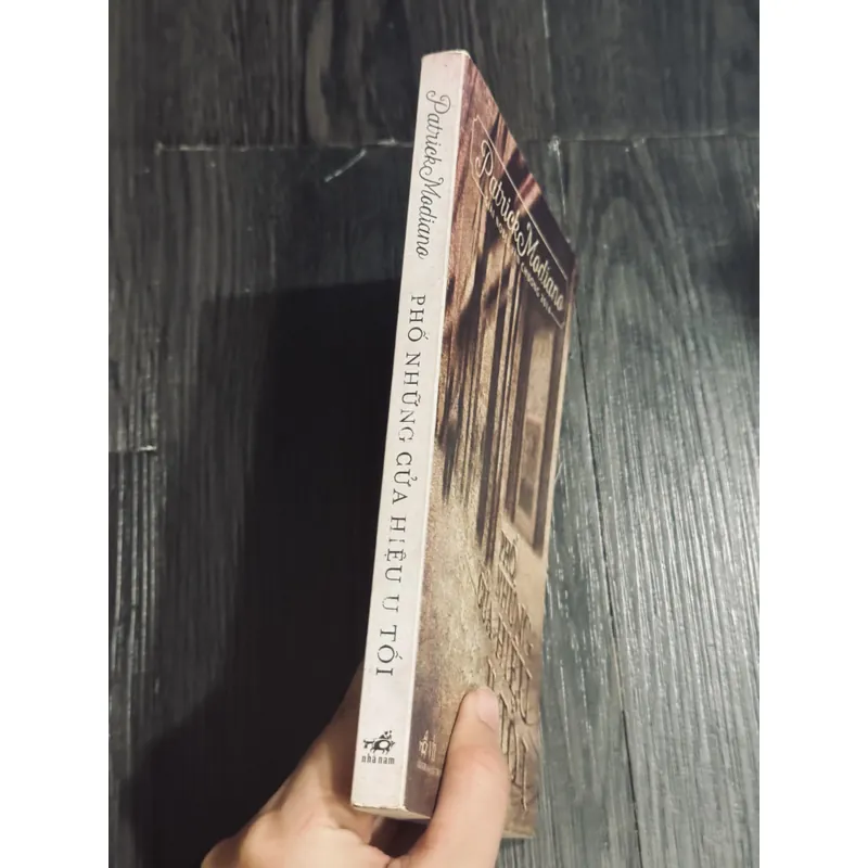 Phố cửa hiệu u tối 604186