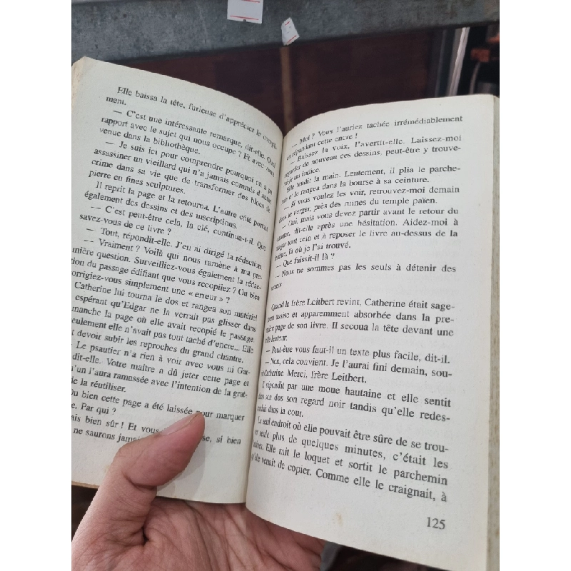 MEURTRES DANS LA BASILIQUE - Sharan Newman 147693