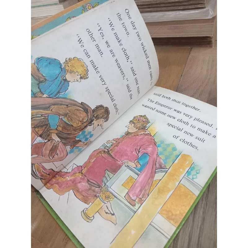 THE EMPEROR'S NEW CLOTHES and other fairy tales - Hans Christian Andersen 202001