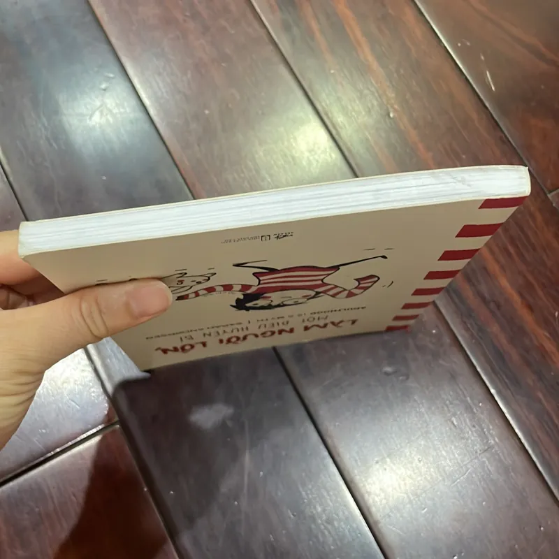 Làm người lớn , một điều huyền bí - sarah andersen - 2023 nhã nam 1026083