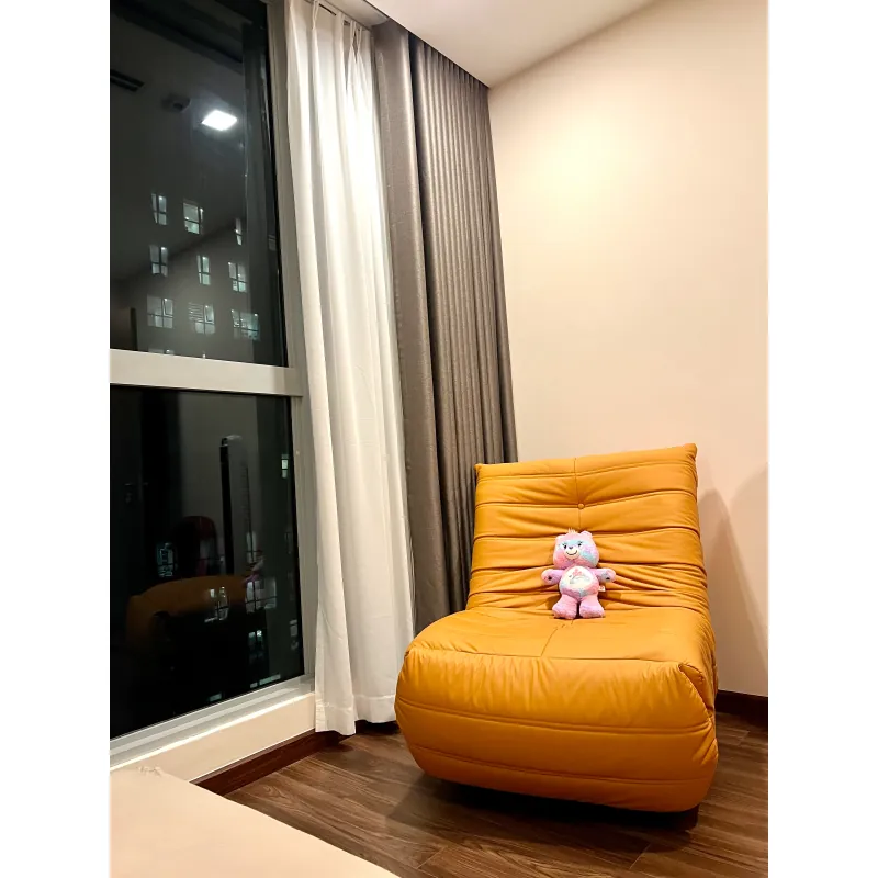 Ghế bành mềm mại màu vàng cam phối nệm tựa chắc chắn 957730