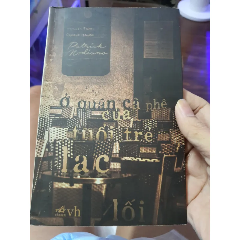 Ở quán cà phê của tuổi trẻ lạc lối  927886