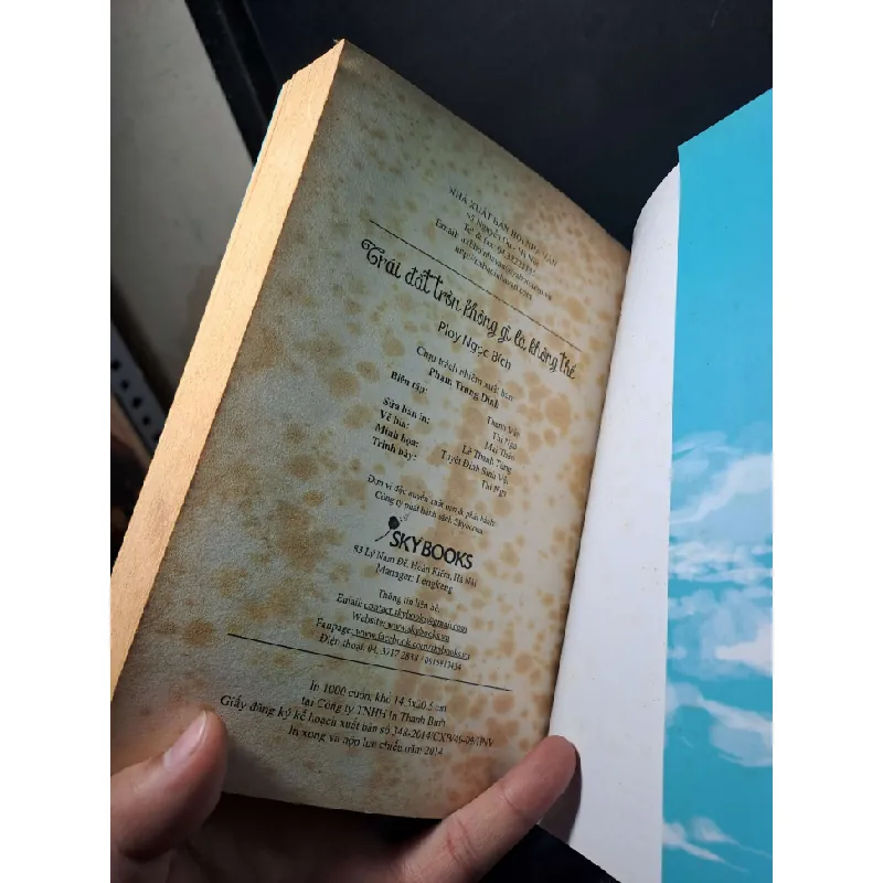 Trái đất tròn không gì là không thể - Play Ngọc Bích - 2014 mới 80% ố - VĂN HỌC - HCM0111 630022