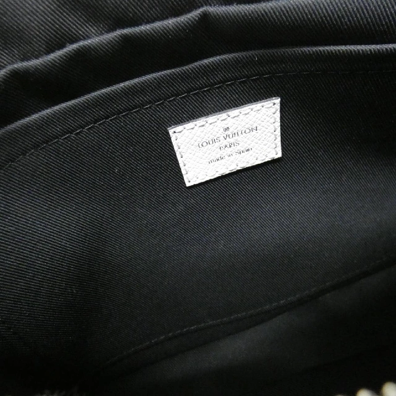 Túi đeo chéo Louis Vuitton Taiga Lama Alpha Messenger M31069 - Hàng hiệu Chính hãng 767012