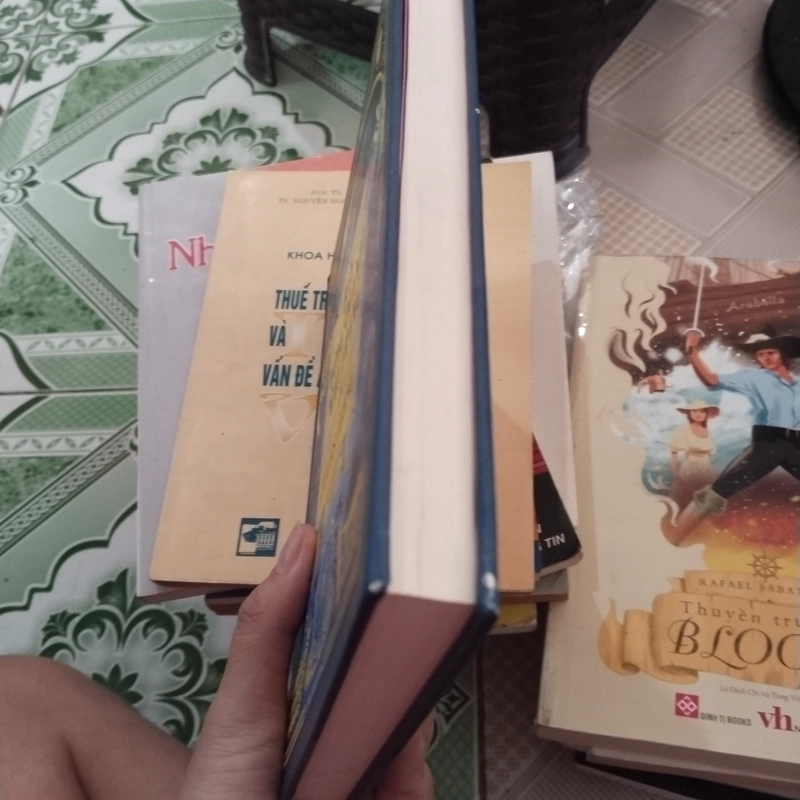 Bây vòng quanh mặt trăng  552211