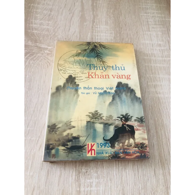 THUỶ THỦ KHĂN VÀNG  1027784