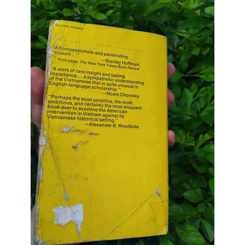 Fire in the lake của Frances Fitzgerrald  1001282