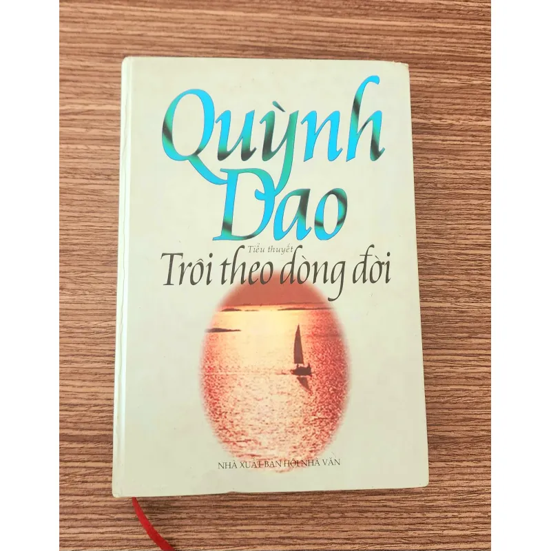 Tiểu thuyết TRÔI THEO DÒNG ĐỜI (Quỳnh Dao) - bìa cứng 468 trang 778159