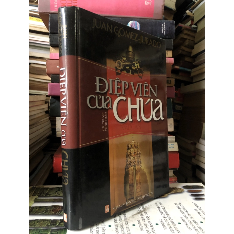 Sách Điệp viên của Chúa - Juan Gomez Jurado 306229