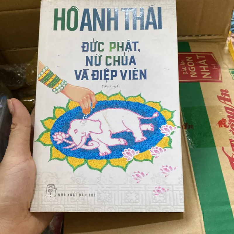 Đức Phật , Nữ Chúa và Điệp viên  706392