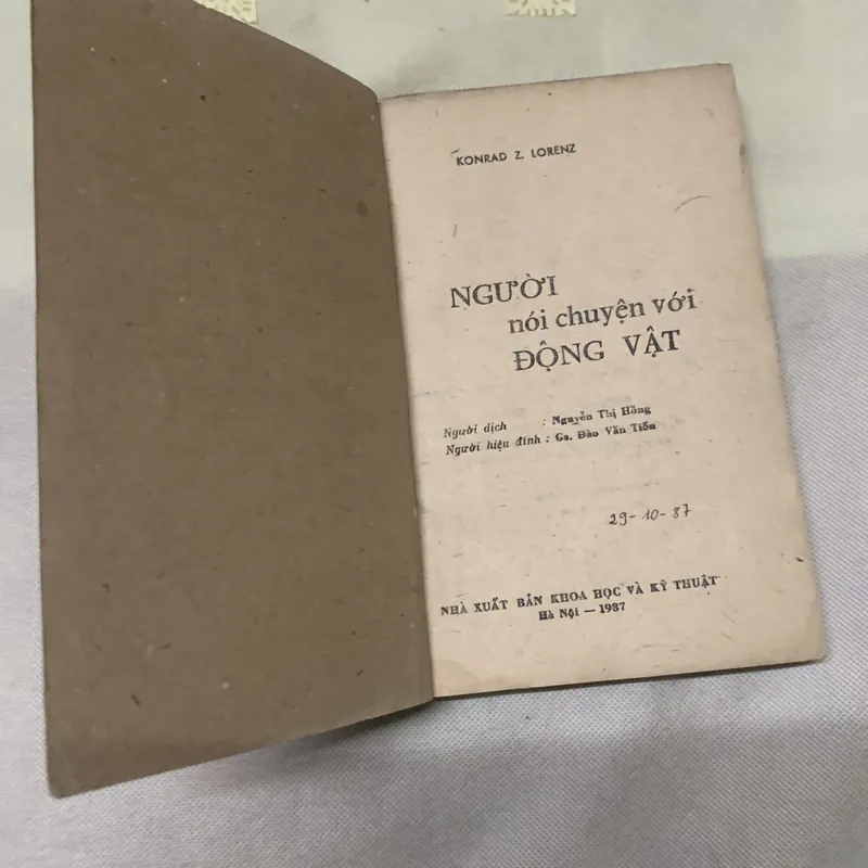 NGƯỜI NÓI CHUYỆN VỚI ĐỘNG VẬT 738996