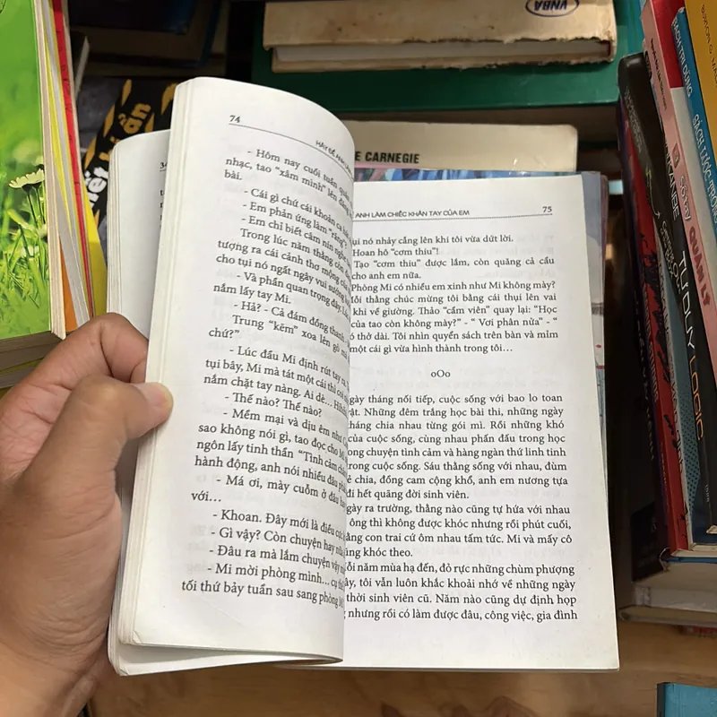 II Sách Tình Yêu: Hãy Để Anh Làm Chiếc Khăn Tay Của Em - 2012 698011