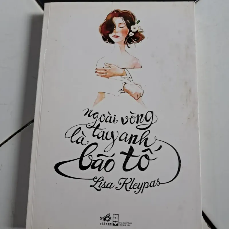 Ngoài vòng tay anh là bão tố  1029156