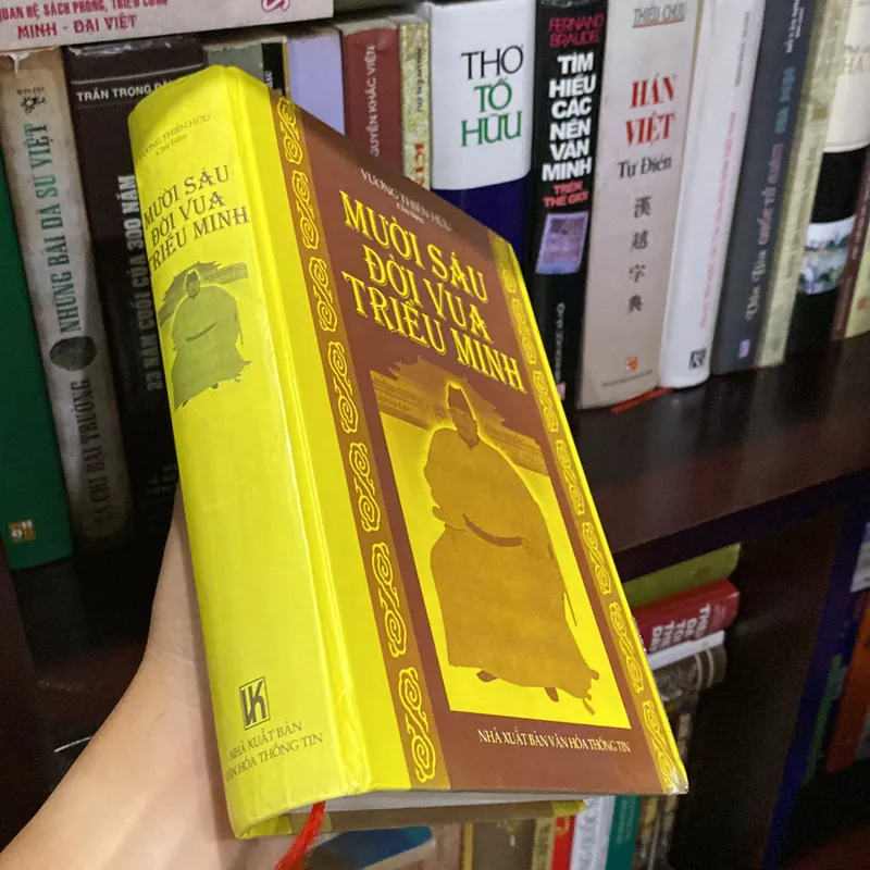 MƯỜI SÁU ĐỜI VUA TRIỀU MINH (XB 2002) 550980