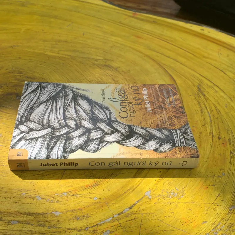 CON CÁI NGƯỜI KỸ NỮ - JULIET PHILIP  744861
