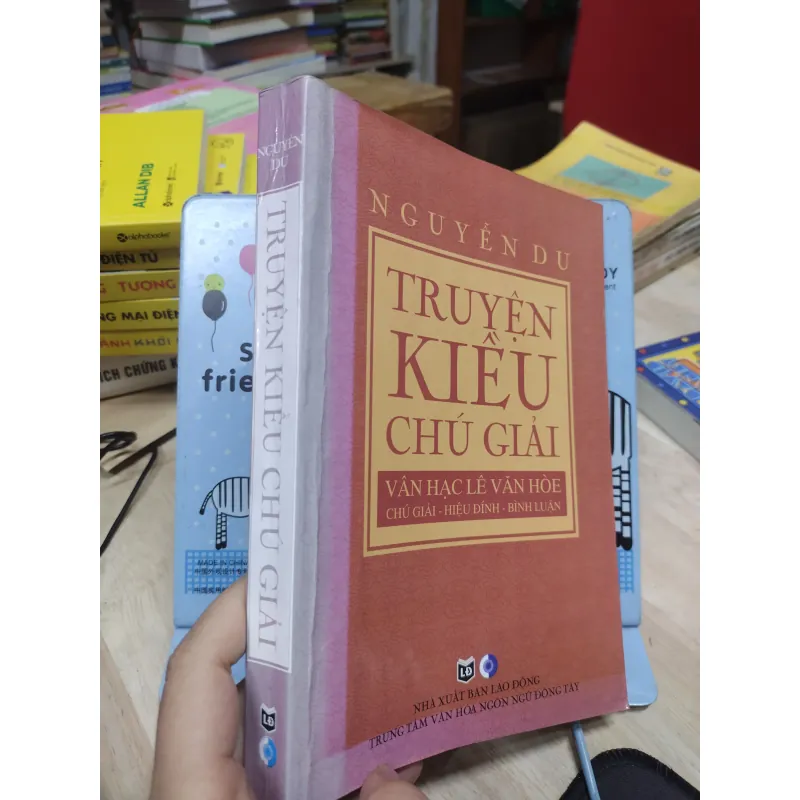 Sách: Truyện Kiều - Chú giải - TG: Lê Văn Hoè hiệu đính. chú giải, bình luận (B2) 786564