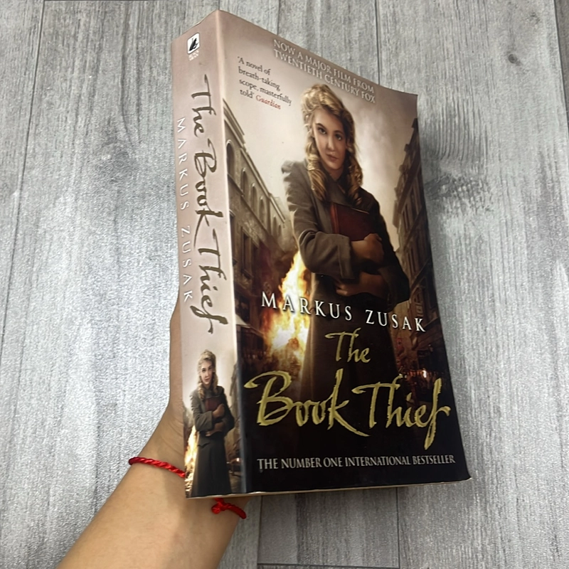The book thief- Markus zuúak. 2a4 527769