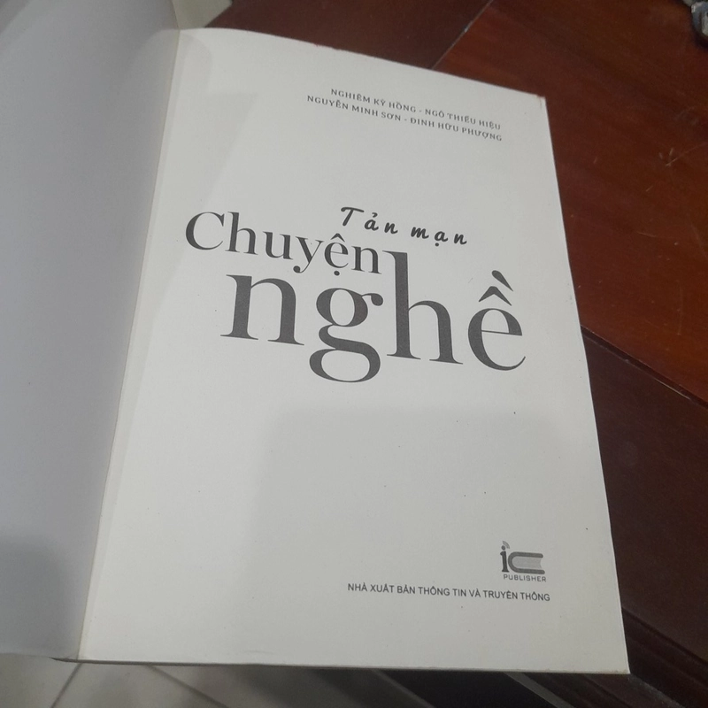 Nghiêm Kỳ Hồng và các tác giả - Tản mạn CHUYỆN NGHỀ (ngành Lưu trữ) 315010