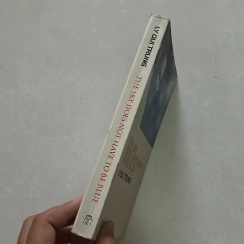 The sky does not have to be blue - Ly Qui Trung (t01) 750636