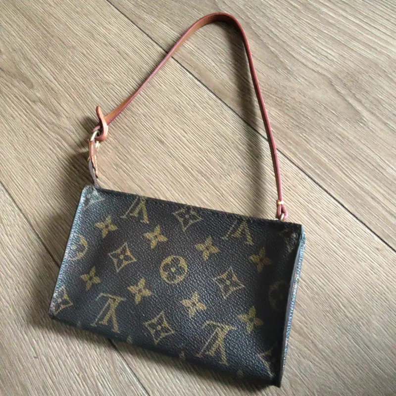 LV NHỎ XINH, VỪA ĐIỆN THOẠI XSmax 758251