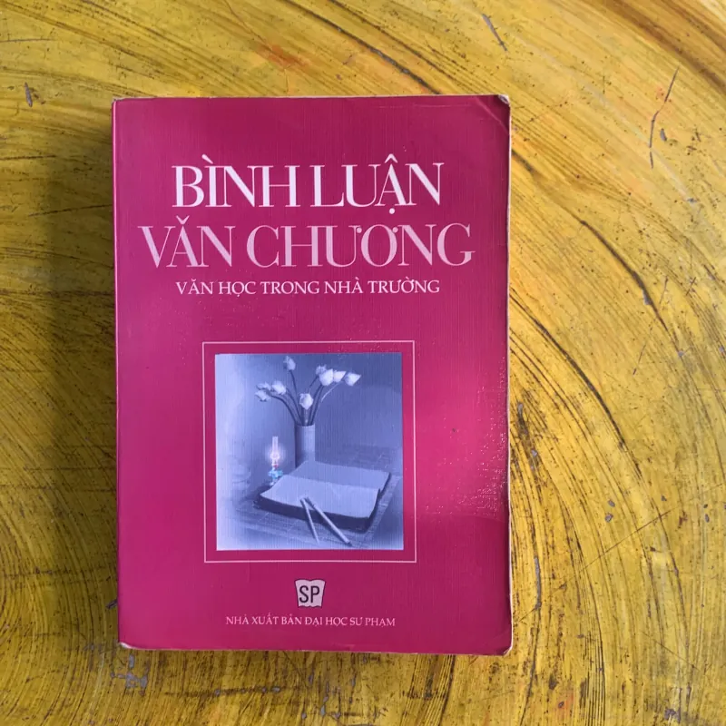 BÌNH LUẬN VĂN CHƯƠNG VĂN HỌC TRONG NHÀ TRƯỜNG 991385