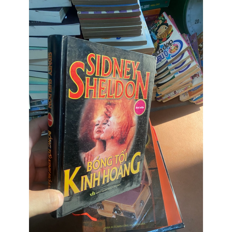 Sách bóng tối kinh hoàng - Sidney Sheldon 312433