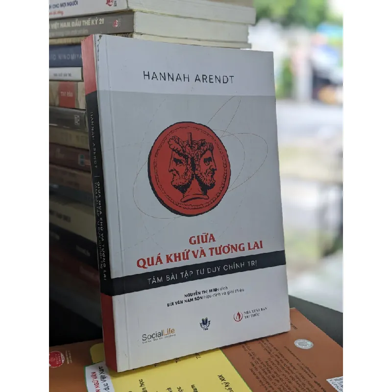 Giữa quá khứ và tương lai - Hannah Arendt (có chữ ký dịch giả) 673825