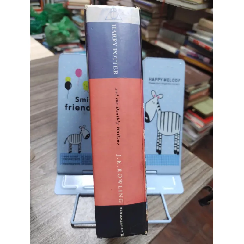 Sách: Harry Potter and theo Deathly Hallows - J.K. Rowling (A2) 587280