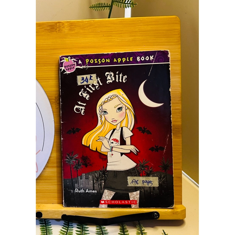 [Sách tiếng Anh 2hand] Like new 90% - At First Bite - Ruth Ames 495484