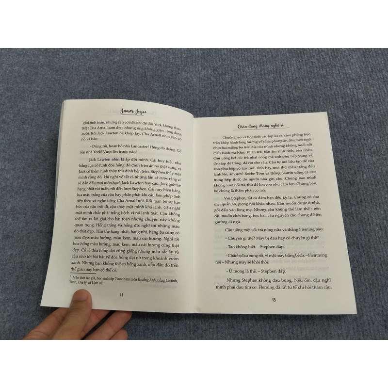 CHÂN DUNG CHÀNG NGHỆ SĨ - JAMES JOYCE 478679